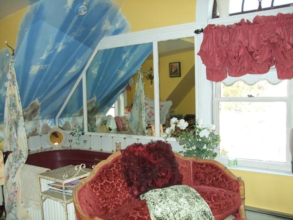 Enchanted Nights Bed & Bath Kittery Pokoj fotografie