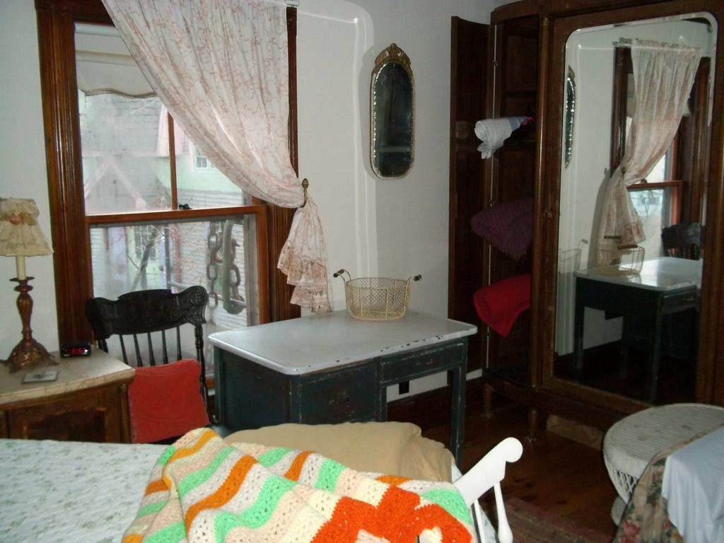 Enchanted Nights Bed & Bath Kittery Pokoj fotografie
